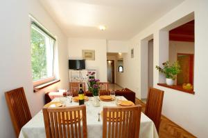 Kuchyň nebo kuchyňský kout v ubytování Apartments Tena