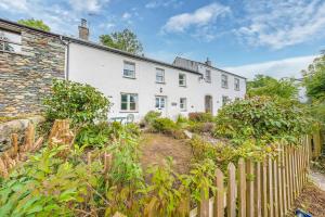 Taman di luar Knott House Farm