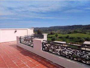 a balcony of a house with a view at Résidence Le Figuier Marako, Tizi-Gheniff in Tizi Gheniff