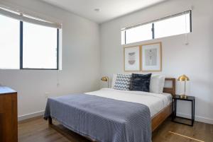 a white bedroom with a bed and two windows at Culver City 1br w rooftop lounge access to 405 LAX-1124 in Los Angeles