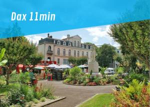 ein großes Gebäude mit einem Garten davor in der Unterkunft Le Pouy, Jardin, Terrasse & Stationnement in Saint-Vincent-de-Paul