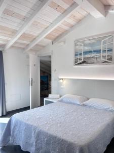 Postel nebo postele na pokoji v ubytování Longevity Hotel