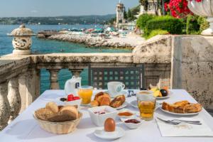 Gallery image of Hotel Villa Capri in Gardone Riviera +59 photos