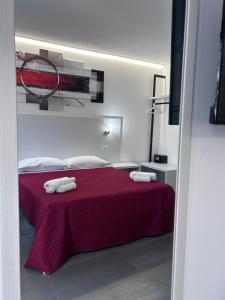Postel nebo postele na pokoji v ubytování Longevity Hotel