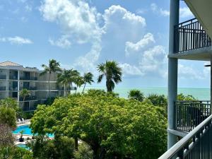 balcone con vista sull'oceano. di Key West On My Mind a Key West