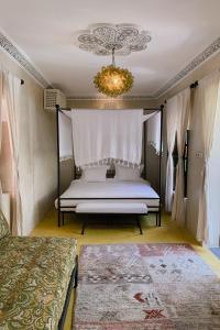 Postel nebo postele na pokoji v ubytování Riad Maison 24