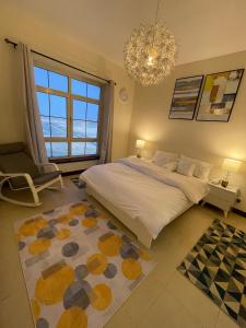 Ένα ή περισσότερα κρεβάτια σε δωμάτιο στο 2 Bedrooms APT in Marina tower sea view +33 φωτογραφίες