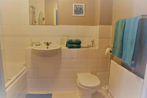 Gallery image of 2BR Apt in Crawley w Parking - Near Gatwick in Crawley