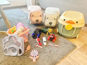 a pile of toys on the floor in a room at 新宿中心高級稀有新建別墅，JR線新大久保徒步4分鐘露台免費Wi-Fi in Tokyo