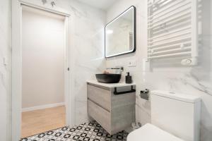 Ένα μπάνιο στο Room Canalejas