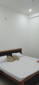 Postel nebo postele na pokoji v ubytování Bhardwaj Darbar