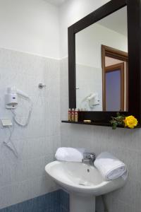 Bilik mandi di Anemi Leros Apartments