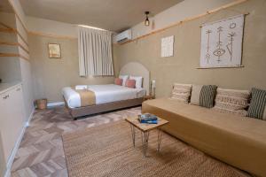 Postel nebo postele na pokoji v ubytování Alaya Poleg + 70 fotografií