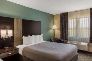 a hotel room with a bed and a window at Quality Inn Galesburg near US Highway 34 and I-74 in Galesburg