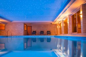 Bazén v ubytování DoubleTree by Hilton Harrogate Majestic Hotel & Spa nebo v jeho okolí
