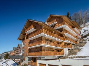 a building on the side of a snow covered mountain at Appartement Méribel, 4 pièces, 6 personnes - FR-1-565-47 in Les Allues