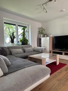 a living room with a couch and a tv at myurlaub(.)at in Finkenstein