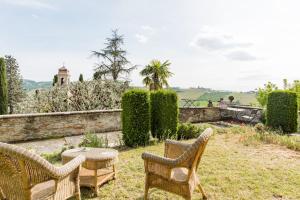 Galeriebild der Unterkunft Castello di Coazzolo in Neive + 36 Fotos