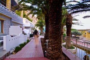 Balkón nebo terasa v ubytování Kalypso Cretan Village Resort & Spa