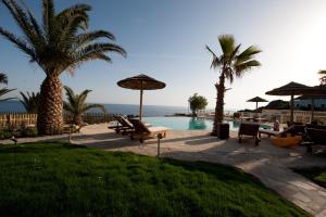 Bazén v ubytování Kalypso Cretan Village Resort & Spa nebo v jeho okolí