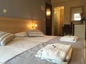Postel nebo postele na pokoji v ubytování Apollon Hotel