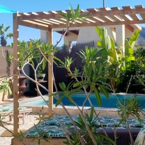 a pool in the backyard of a house with plants at Casa Fleur Casco Antiguo Altea con Piscina privada y Jardin in Altea