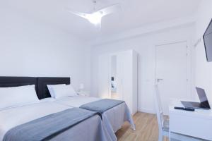 Postel nebo postele na pokoji v ubytování Las Palmas Smart Rooms
