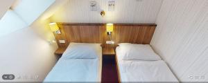Postel nebo postele na pokoji v ubytování Hotel Selsky Dvur