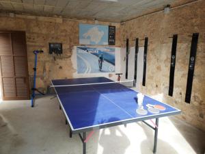 Stolní tenis v ubytování Casa Campet nebo okolí