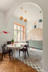 a kitchen with a table and chairs in a room at Sopociaki in Sopot