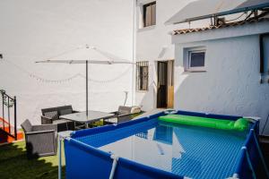 Bazén v ubytování Casa Mox con Parking Privado al pie de la Sierra de las Nieves nebo v jeho okolí