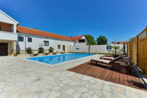 Πισίνα στο ή κοντά στο Villa Marinic with private pool , Zadar county