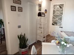 a living room with a table and a book shelf at b&b La Divina Pietra in Carnola