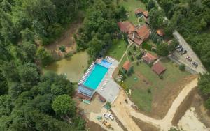 an aerial view of a house with a swimming pool at Beli Kamen etno selo in Prokuplje