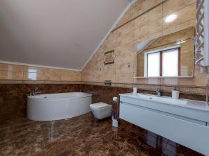 Koupelna v ubytování Graff Hotel