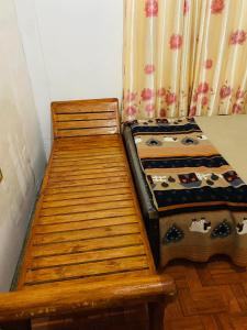 dos camas sentadas una al lado de la otra en una habitación en EASTDEE by Jaya, en Lidlidda