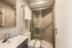 Koupelna v ubytování AmazINN Places Blasco de Garay 102