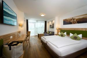 Postel nebo postele na pokoji v ubytování Hotel Nesselwanger Hof