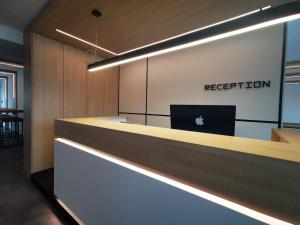 Ο χώρος του λόμπι ή της ρεσεψιόν στο Fair n Square Hotel 24 Stunden Self-Check In