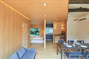 Posezení v ubytování VOYAN RESORT 伊豆MADOKA