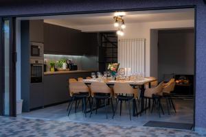 Kuchyň nebo kuchyňský kout v ubytování Forest Spa House + 30 fotografií
