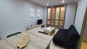 a dining room with a table and chairs and a window at Apartments Cal Benet in Camarasa