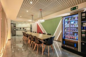 Zdjęcie z galerii obiektu AmazINN Places Blasco de Garay 113 w Madrycie