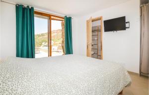 a bedroom with a bed and a large window at Awesome Home In Feliceto With House A Mountain View in Feliceto