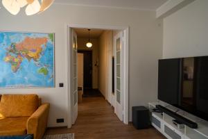 TV a/nebo společenská místnost v ubytování Trendy Kentmanni, city center apartment