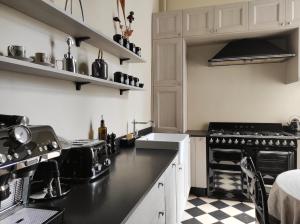 Kuchyňa alebo kuchynka v ubytovaní Le 1825, une suite luxueuse au coeur de la ville
