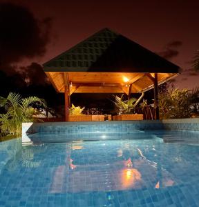 Bazén v ubytování Tropical Hideaway nebo v jeho okolí