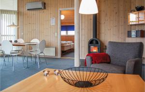 Oleskelutila majoituspaikassa Awesome Home In Hvide Sande With 3 Bedrooms, Sauna And Wifi