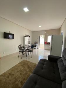 a living room with a couch and a table at Flat Dona D - Prox da JK in Palmas