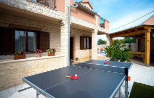 Stolní tenis v ubytování Holiday Home Leon nebo okolí